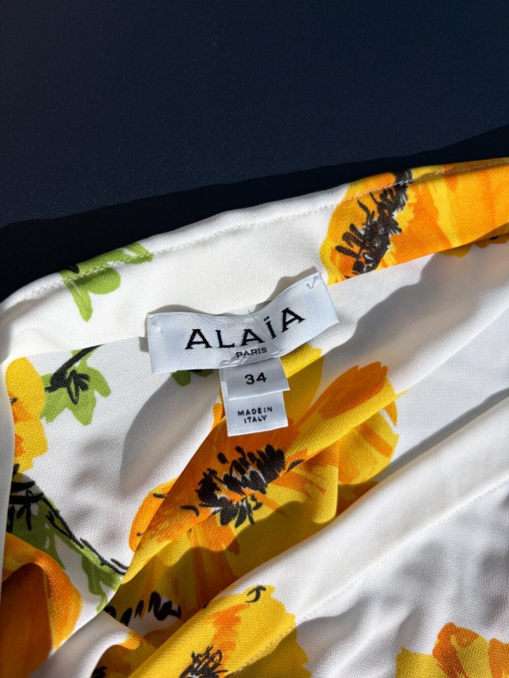 ALAÏA WHITE/YELLOW PRINTED CUTOUT DRESS - Picture 9 of 9